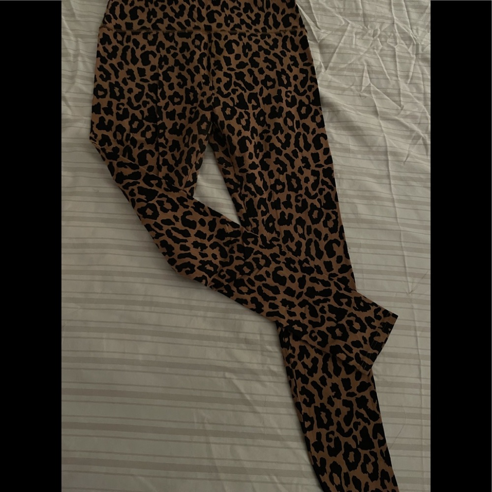 Leopard print leggings